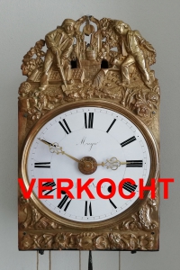 Antieke wekkercomtoise, wijzerplaatmotief: tuinbouwbedrijf met waterput....